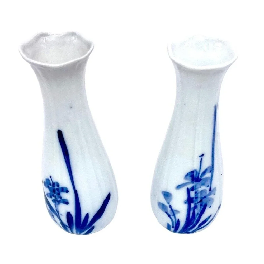 Vintage Blue & White Porcelain‎ Bud Vases – Hand Painted Floral – Made in China